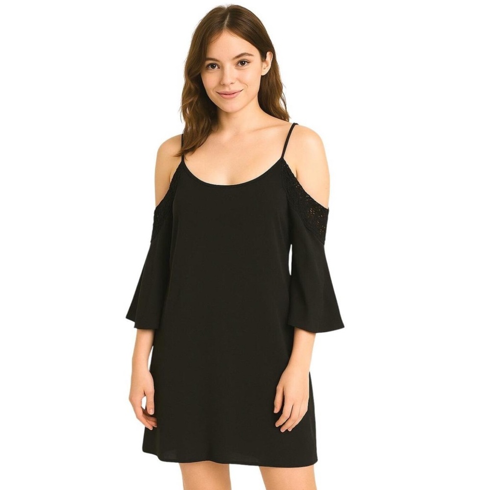 🥰🥰 Xhilaration Cold Shoulder Lace Detail Three Quarter Sleeve 🥰🥰